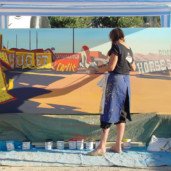 Michelle-Auboiron-Neon-Boneyard-peinture-live-a-Las-Vegas-6 thumbnail