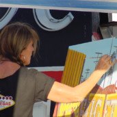 Michelle-Auboiron-Neon-Boneyard-peinture-live-a-Las-Vegas-7 thumbnail