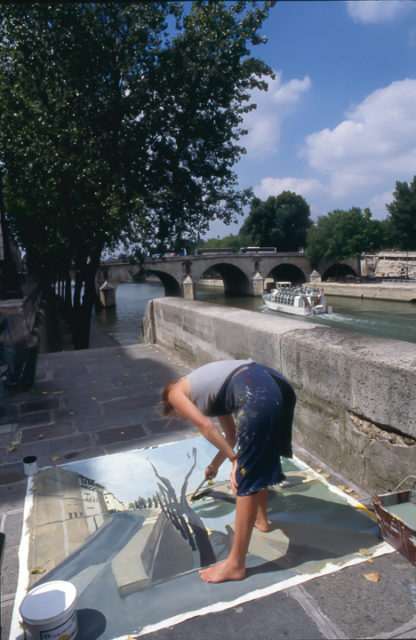 Michelle-Auboiron-peint-in-situ-les-Ponts-de-Paris-Photo-Anne-Sarter-21
