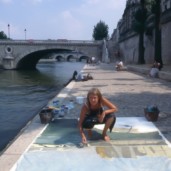 Michelle-Auboiron-peint-in-situ-les-Ponts-de-Paris-Photo-Anne-Sarter-24 thumbnail