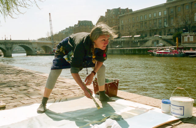Michelle-Auboiron-peint-in-situ-les-Ponts-de-Paris-Photo-Anne-Sarter-26