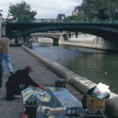 Michelle-Auboiron-peint-in-situ-les-Ponts-de-Paris-Photo-Anne-Sarter-31 thumbnail