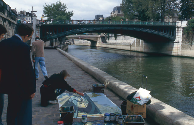 Michelle-Auboiron-peint-in-situ-les-Ponts-de-Paris-Photo-Anne-Sarter-31