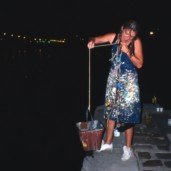 Michelle-Auboiron-peint-in-situ-les-Ponts-de-Paris-Photo-Anne-Sarter-11 thumbnail