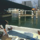 Michelle-Auboiron-peint-in-situ-les-Ponts-de-Paris-Photo-Anne-Sarter-18 thumbnail