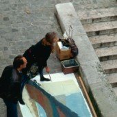 Michelle-Auboiron-peint-in-situ-les-Ponts-de-Paris-Photo-Anne-Sarter-5 thumbnail